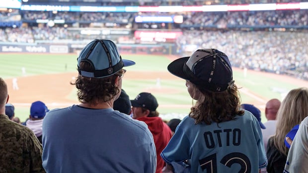 toronto-blue-jays-fans-not-giving-up-hope-yet,-despite-5-1-loss-to-la.-dodgers