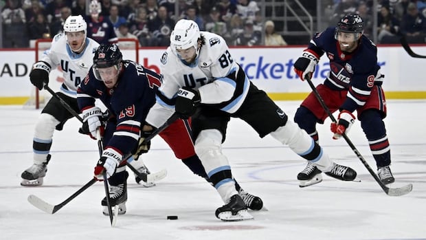 mammoth-down-jets-3-2-in-winnipeg