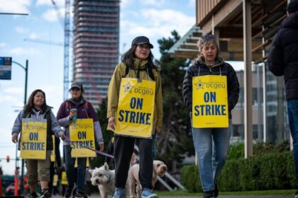 striking-bc.-public-service-workers-announce-tentative-deal-with-province