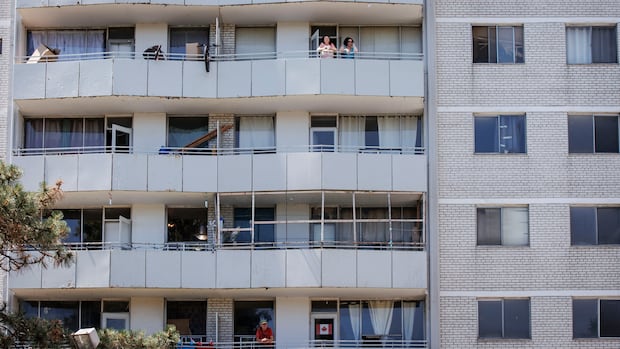 ontario-backs-down-on-consultations-to-end-rent-control,-indefinite-leases