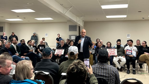 conservative-mps-talk-bail-reform-at-winnipeg-town-hall