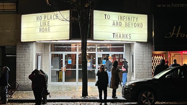 local-group-of-filmmakers-saves-vancouvers-park-theatre-from-closure