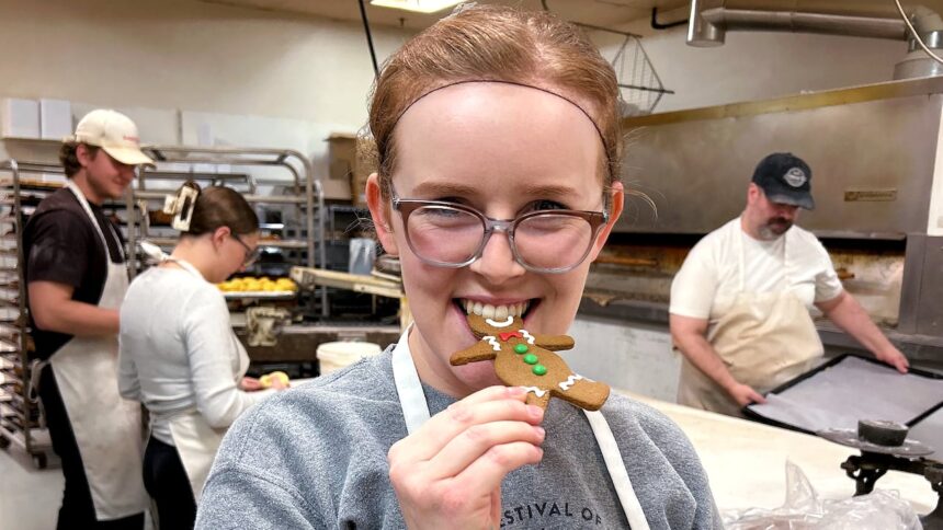 winnipeg-bakery’s-christmas-cookies-ordered-up-for-hollywood-santa
