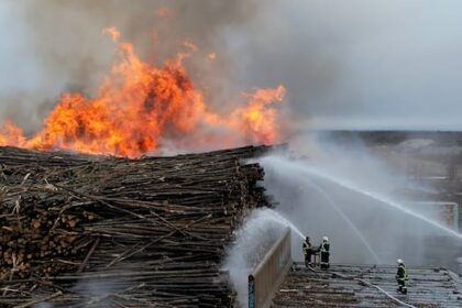 fire-at-pulp-mill-near-meadow-lake,-sask.,-still-smouldering-after-‘immense’-blaze