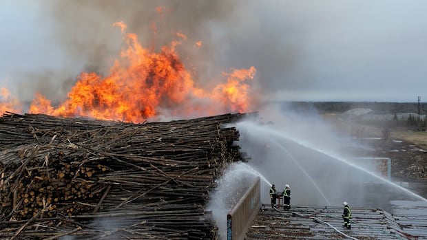 fire-at-pulp-mill-near-meadow-lake,-sask.,-still-smouldering-after-‘immense’-blaze