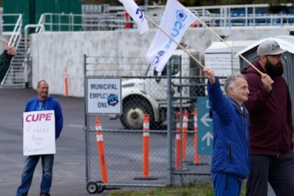 district-of-squamish-workers-reach-tentative-agreement-after-nearly-2-week-lockout