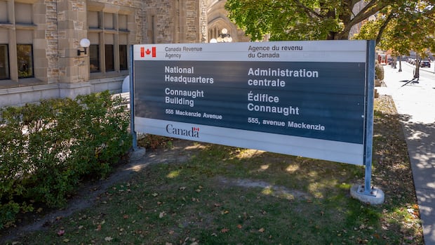 cra-looking-at-ai,-training-to-help-call-centre-staff-provide-accurate-answers