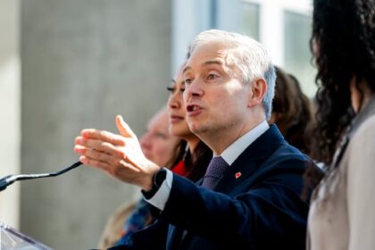 as-budget-looms,-champagne-warns-federal-workforce-must-return-to-‘more-sustainable’-level