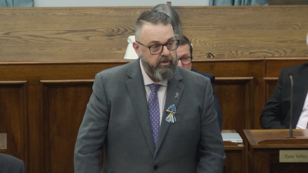 hal-perry-staying-on-as-leader-of-official-opposition-when-pei.-legislature-resumes