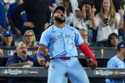 toronto-blue-jays-lead-los-angeles-dodgers-6-1-late-in-game-5-of-world-series