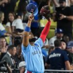 toronto-blue-jays-stun-los-angeles-dodgers-6-1-to-take-world-series-lead