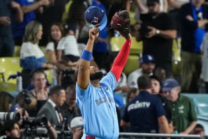 toronto-blue-jays-stun-los-angeles-dodgers-6-1-to-take-world-series-lead
