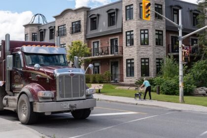 city’s-plan-to-divert-truck-traffic-from-manotick-moving-too-slowly,-residents-say