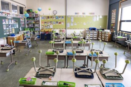 quebec-government-adopts-secularism-bill-forcing-students-to-uncover-faces