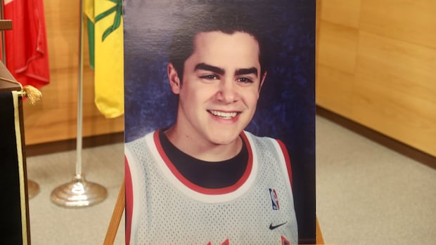 misha-pavelick-died-from-stab-wound-to-the-heart,-murder-trial-hears