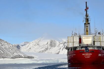 unb-researcher-exploring-at-risk-sea-ice-returns-from-arctic-expedition