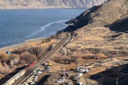 train-derails-and-spills-fuel-near-kamloops,-bc.