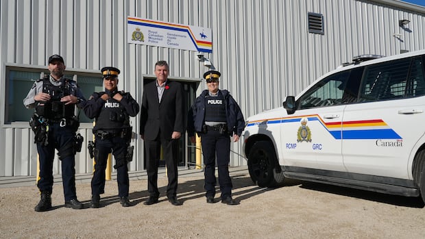 niverville-rcmp-detachment-opens-its-doors-to-the-public