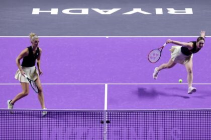 dabrowski,-routliffe-fall-to-siniakova-and-townsend-at-wta-finals