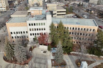 saskatoon-business-owner-raises-stink-over-sewer-gas-odour-from-malfunctioning-station