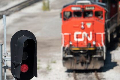 saskatoon-delays-opening-pedestrian-railway-crossing-until-whistles-halted