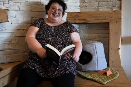 talking-to-strangers-online-helped-me-feel-less-lonely.-but-i-was-sliding-toward-disaster