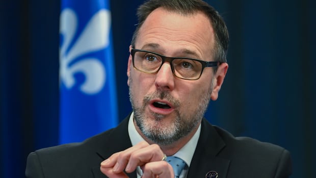 quebec-government-cuts-immigration-targets-for-permanent-residents