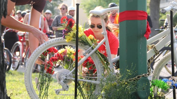 winnipeggers-asked-for-feedback-on-temporary-bike-lane-plans-for-wellington-crescent