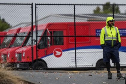 what’s-going-on-with-the-canada-post-strikes?