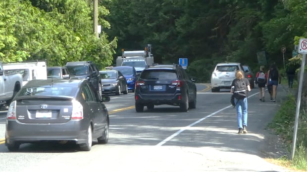 traffic-chaos-at-bc.-ferries-terminal-prompts-call-for-village-trail-extension-on-gabriola-island