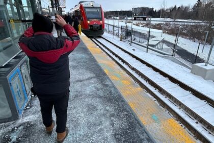 train-problem-halts-line-4-service-to-ottawa-airport