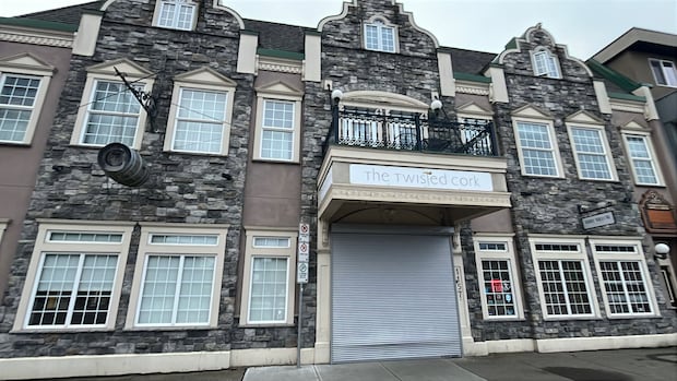 employee-arrested-after-illicit-drugs-sold-at-well-known-restaurant-in-prince-george,-bc.:-police