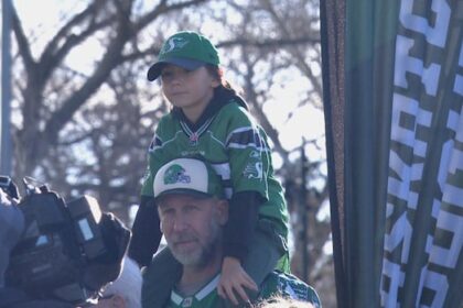 rider-nation-sends-off-western-champs-with-cheers-and-green-pride