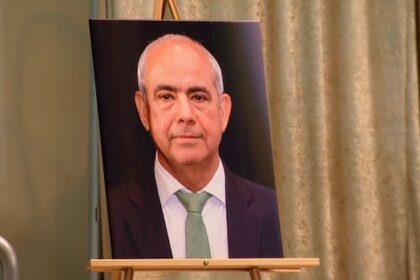 hundreds-mourn-slain-abbotsford,-bc.,-businessman,-as-family-calls-for-change