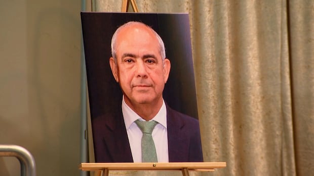 hundreds-mourn-slain-abbotsford,-bc.,-businessman,-as-family-calls-for-change