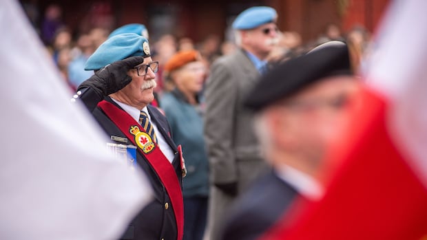 live-updates:-canada-marks-remembrance-day-with-ceremonies-honouring-veterans,-fallen-soldiers