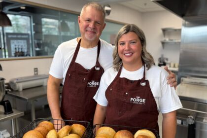 winnipeg-father-and-daughter-duo-open-bagel-shop
