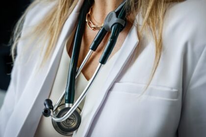 concerns-mount-as-more-doctors-eye-exit-from-quebec-health-care-system