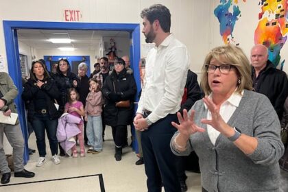 fredericton-crowd-grills-ministers-for-hours-over-homeless-housing-location