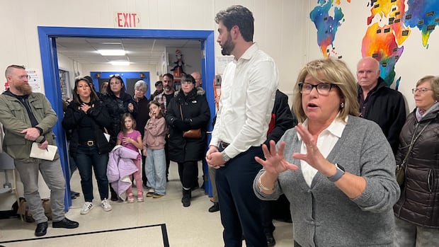 fredericton-crowd-grills-ministers-for-hours-over-homeless-housing-location