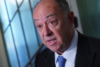 quebec-tries-to-ease-tensions-with-doctors,-says-it-won’t-have-inspectors-track-their-work