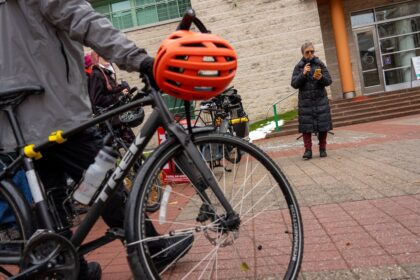 ottawa-cyclists,-advocates-protest-bike-lane-changes-in-controversial-bill