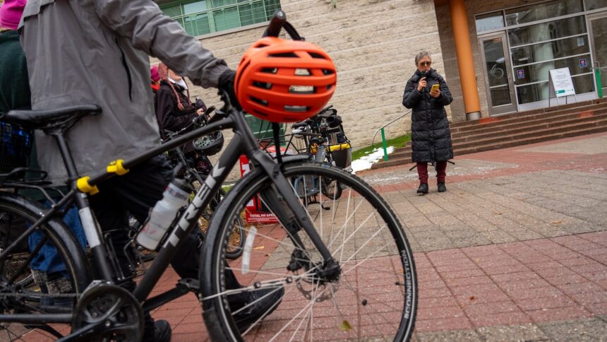 ottawa-cyclists,-advocates-protest-bike-lane-changes-in-controversial-bill