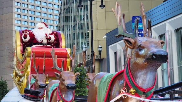 winnipeg-warns-of-downtown-street-closures-ahead-of-santa-parade,-grey-cup