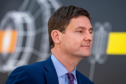 a-shaky-coalition-and-‘near-death’-election-put-eby-under-scrutiny-at-ndp-convention