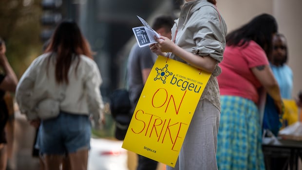 bc.-public-service-workers-ratify-new-agreement-with-province