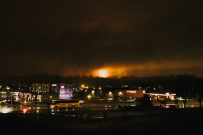 flare-height-will-vary:-lng-canada-lights-up-the-night-sky-in-kitimat,-bc.