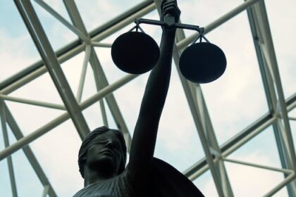 bc.-lawyers-are-being-threatened-with-extortion,-regulator-says,-prompting-calls-for-enforcement