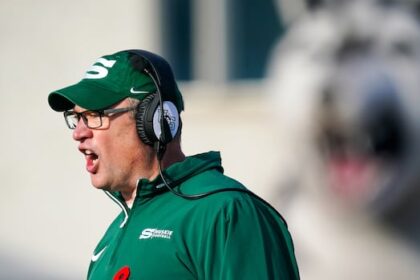 u-of-s-huskies,-queens-gaels-ready-to-fight-for-ticket-to-vanier-cup