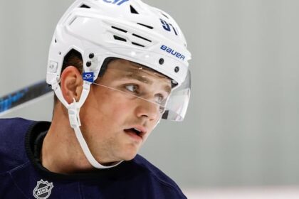 winnipeg-jets’-cole-perfetti-returns-to-ice,-scores-1st-goal-of-season-after-injury